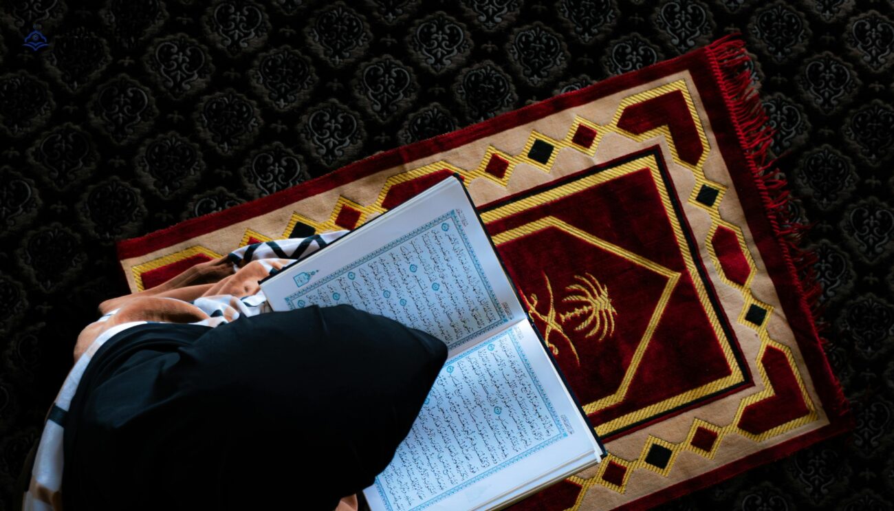 Can a Man Lead a Woman in Prayer?